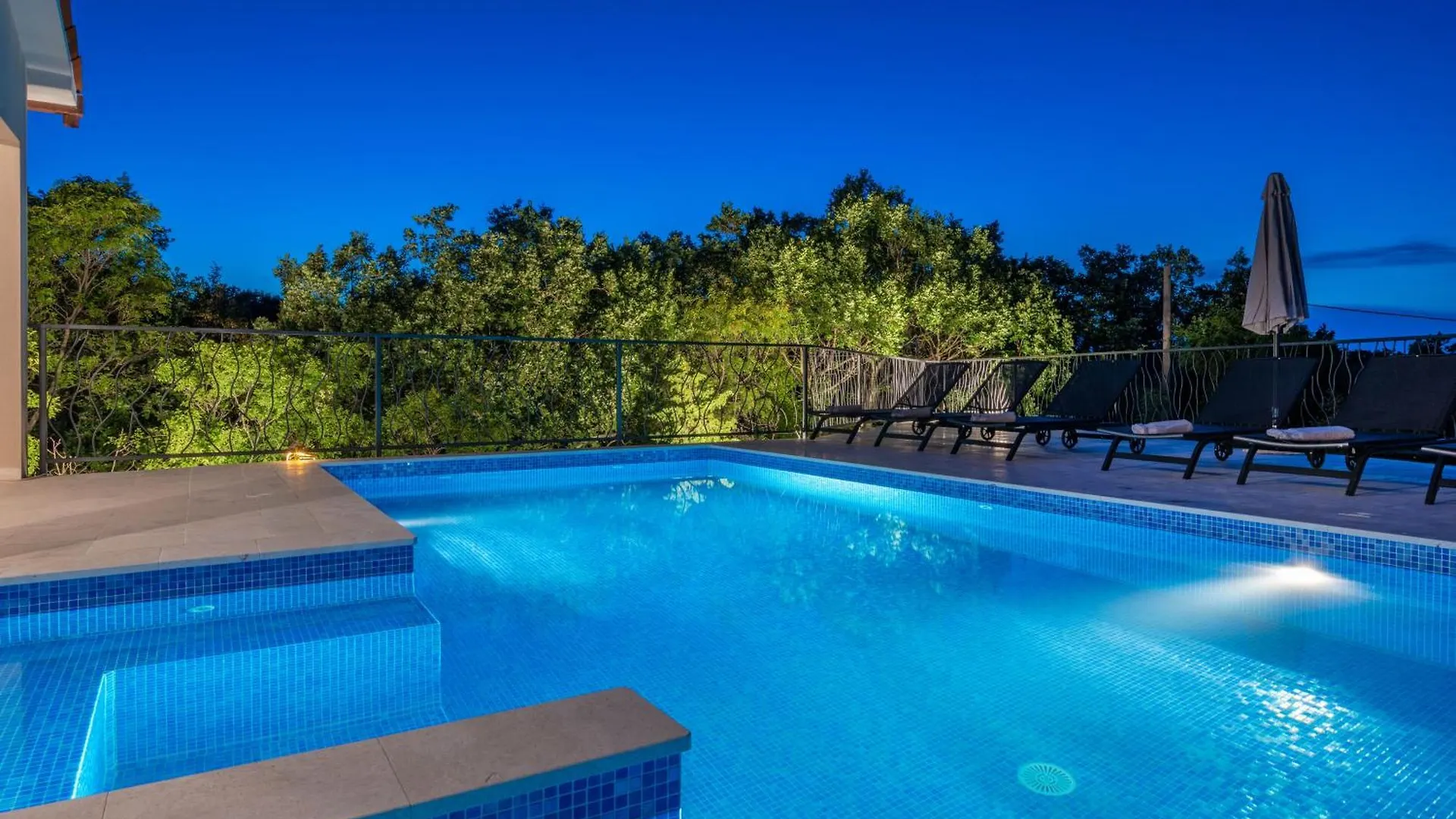 Villa Romantika, A Beautiful And Romantic Pool Villa Raša 別荘